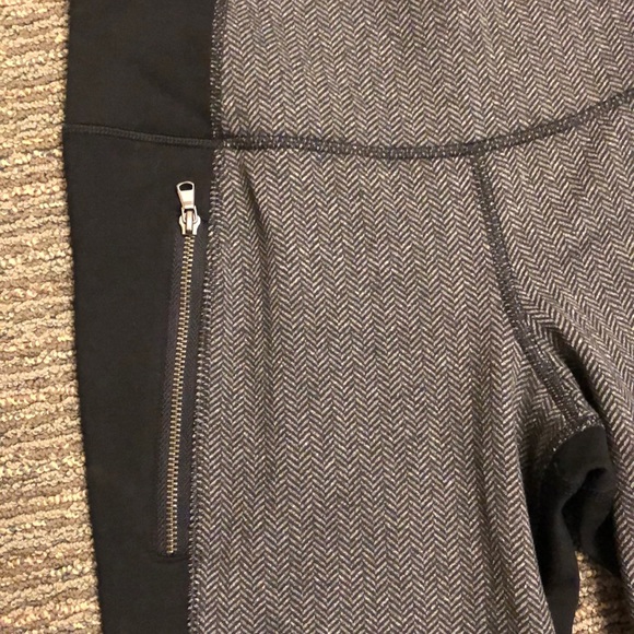 Old navy active leggings - Picture 2 of 5